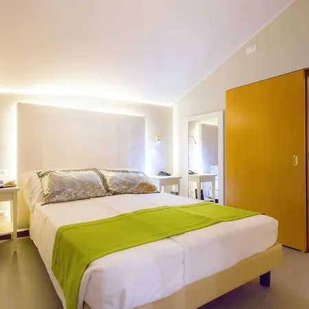 Готель Garden Sea Wellness & 4 Stelle Superior Каорле